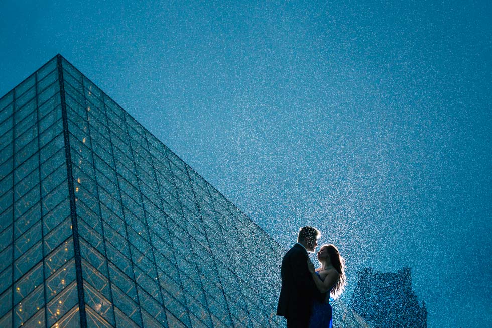 Paris photo session under the rain Night photoshoot in Paris