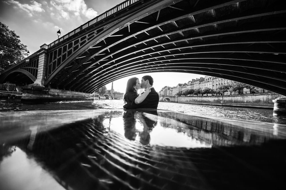 Engagement-photo-session-on-the-Seine-River