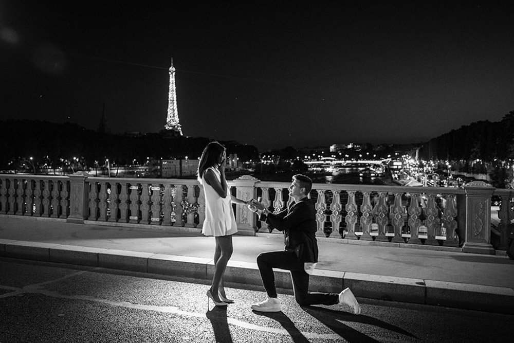 Surprise proposal in paris by night