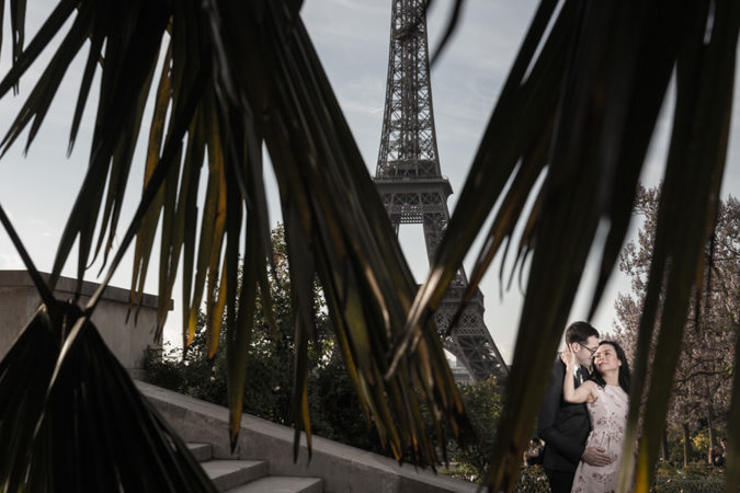 Couple kissing at the Trocadero in Paris