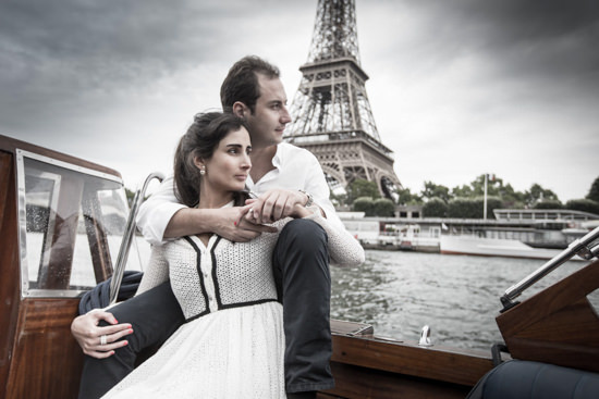 couple on the seine river in Paris