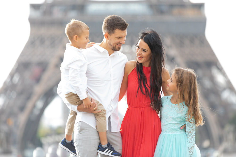beautiful family photo shoot in Paris