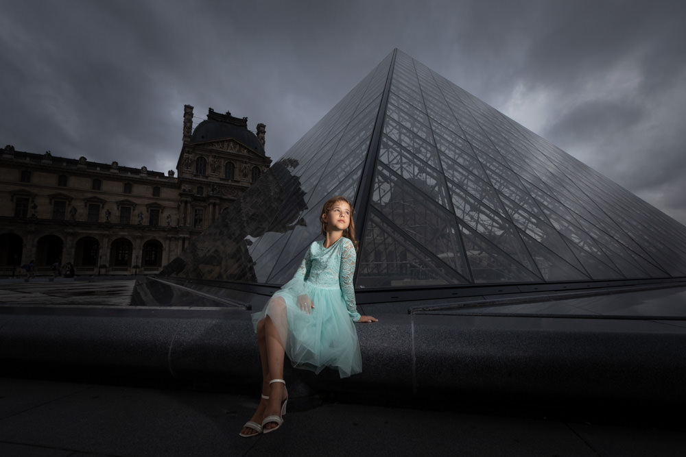 young girl posing Louvre museum Paris