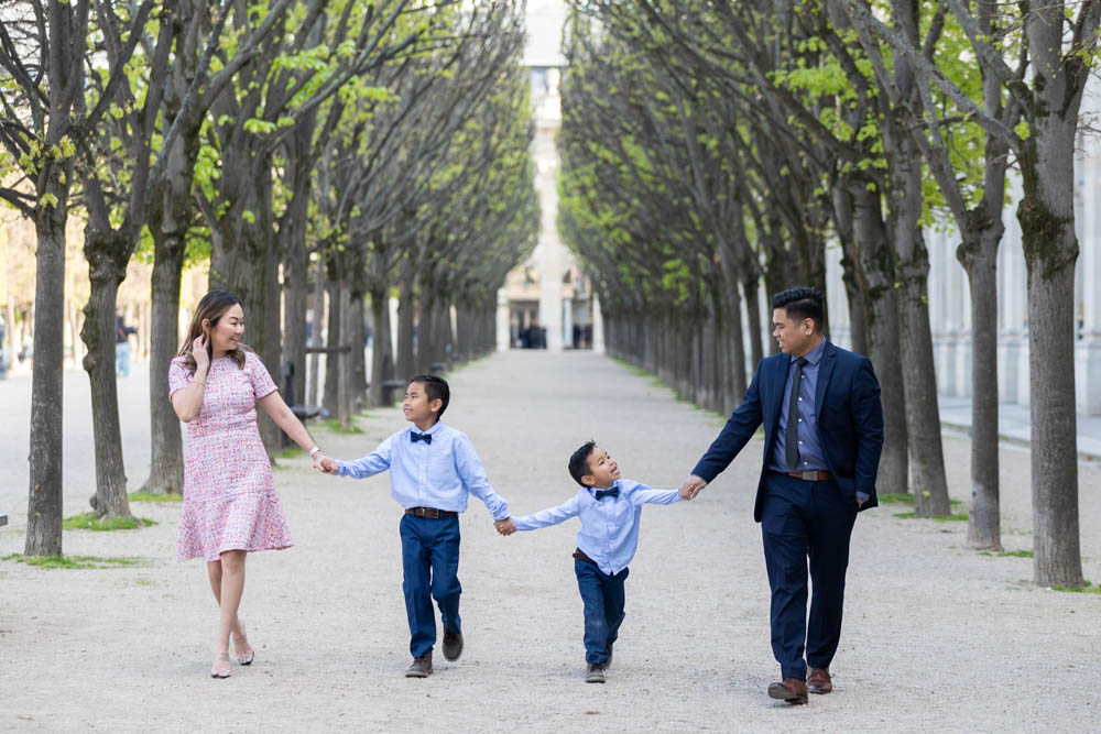 family photoshoot at palais royal garden