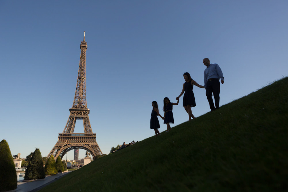 Silhouette family in front of the Eiffel Tower