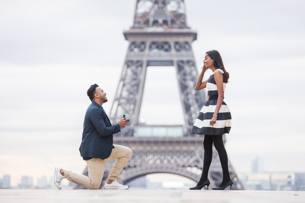 surprise-marriage-proposal-in-paris