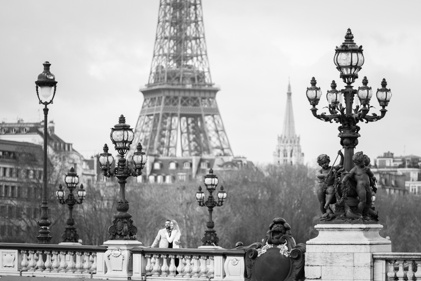 engagement-photoshoot-paris Couple posing on Alexander III bridge in Paris withe the Eiffel Tower